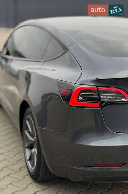 Седан Tesla Model 3 2023 в 