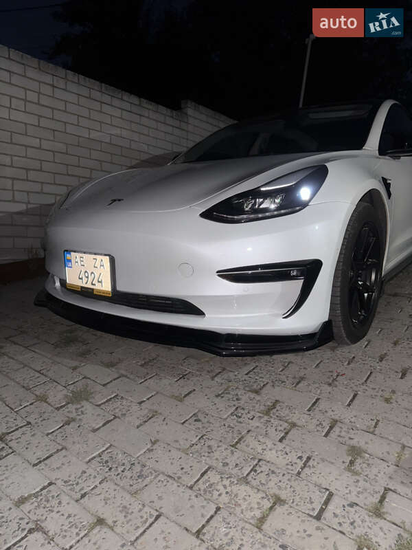 Седан Tesla Model 3 2021 в Днепре