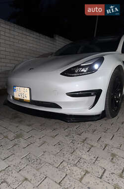 Седан Tesla Model 3 2021 в 