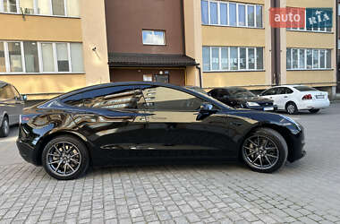 Седан Tesla Model 3 2021 в Івано-Франківську
