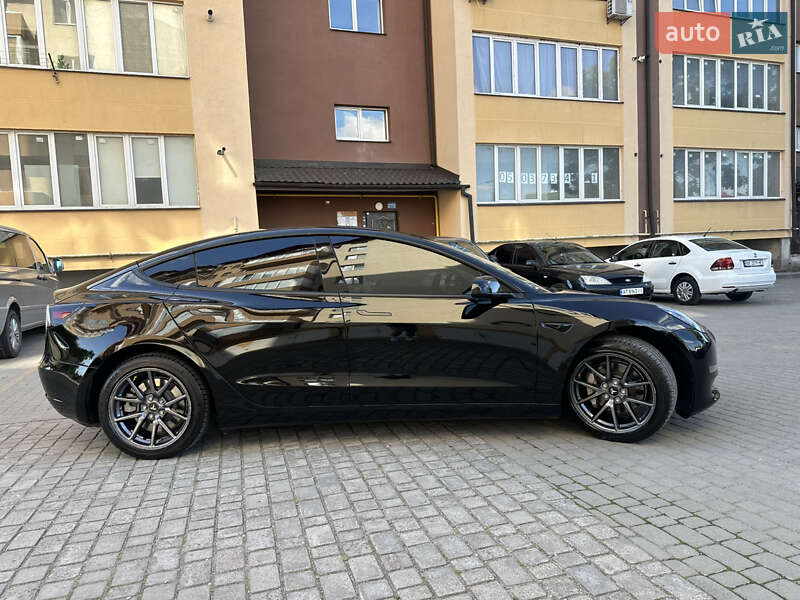 Седан Tesla Model 3 2021 в Івано-Франківську