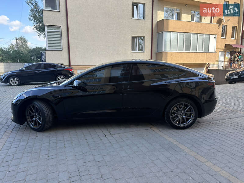Седан Tesla Model 3 2021 в Івано-Франківську