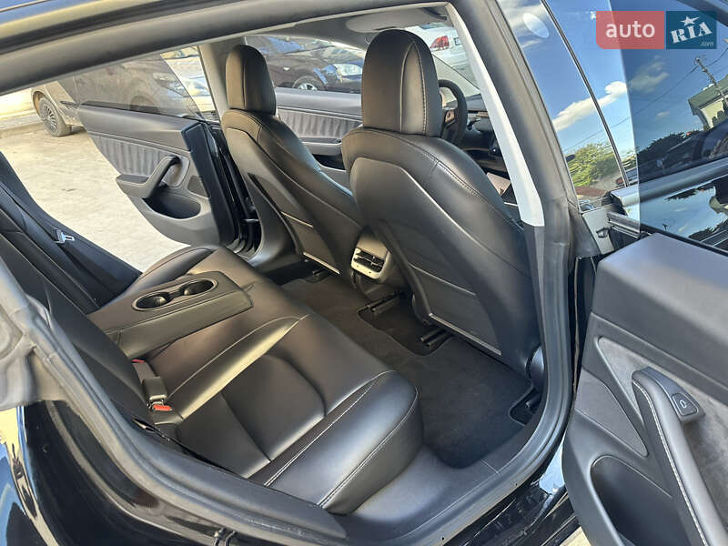 Седан Tesla Model 3 2021 в Івано-Франківську