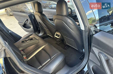 Седан Tesla Model 3 2021 в 