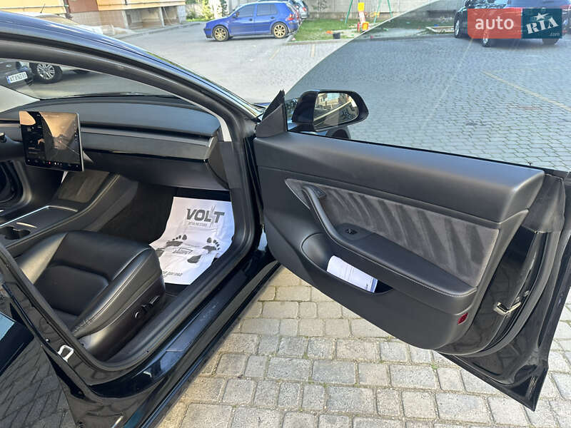 Седан Tesla Model 3 2021 в Івано-Франківську