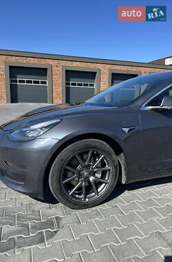 Седан Tesla Model 3 2019 в 