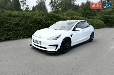 Седан Tesla Model 3 2021 в 