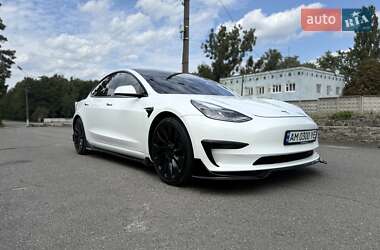 Седан Tesla Model 3 2021 в 