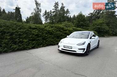 Седан Tesla Model 3 2021 в Малине