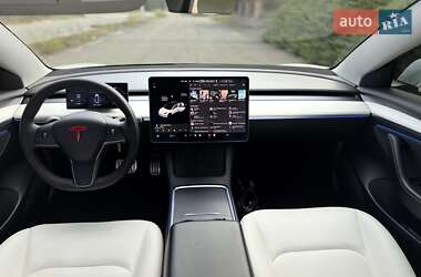 Седан Tesla Model 3 2021 в Малине