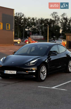 Седан Tesla Model 3 2021 в 