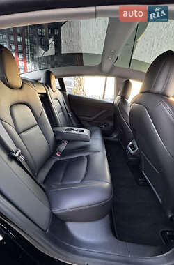 Седан Tesla Model 3 2021 в 