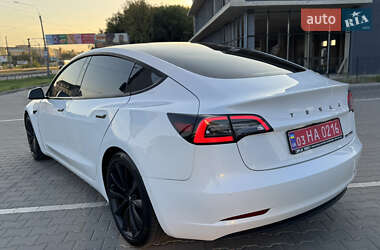 Седан Tesla Model 3 2021 в 