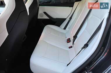 Седан Tesla Model 3 2024 в 