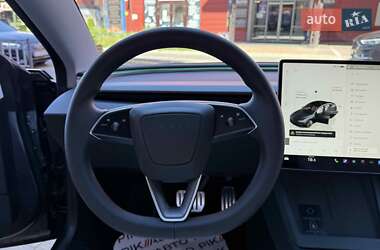Седан Tesla Model 3 2024 в 