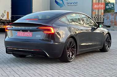 Седан Tesla Model 3 2024 в 