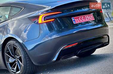 Седан Tesla Model 3 2024 в 