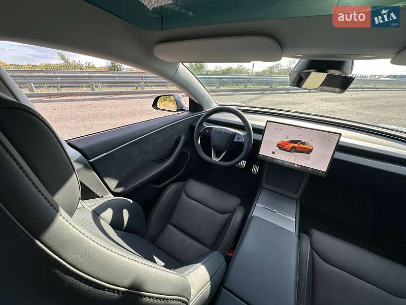 Седан Tesla Model 3 2024 в Запоріжжі