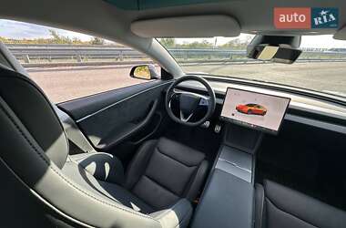 Седан Tesla Model 3 2024 в 