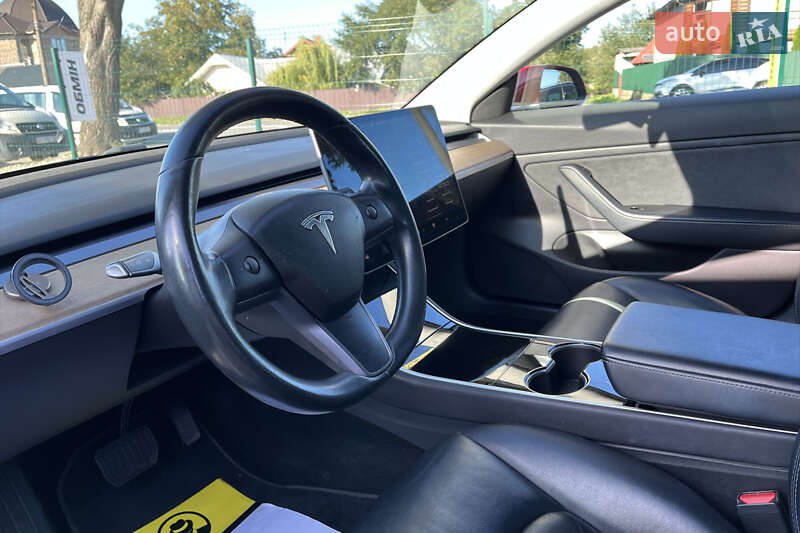 Седан Tesla Model 3 2019 в Коломиї