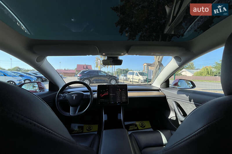 Седан Tesla Model 3 2019 в Коломиї