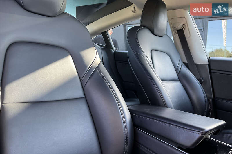 Седан Tesla Model 3 2019 в Коломиї