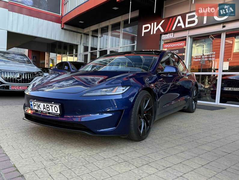 Седан Tesla Model 3 2024 в Львове
