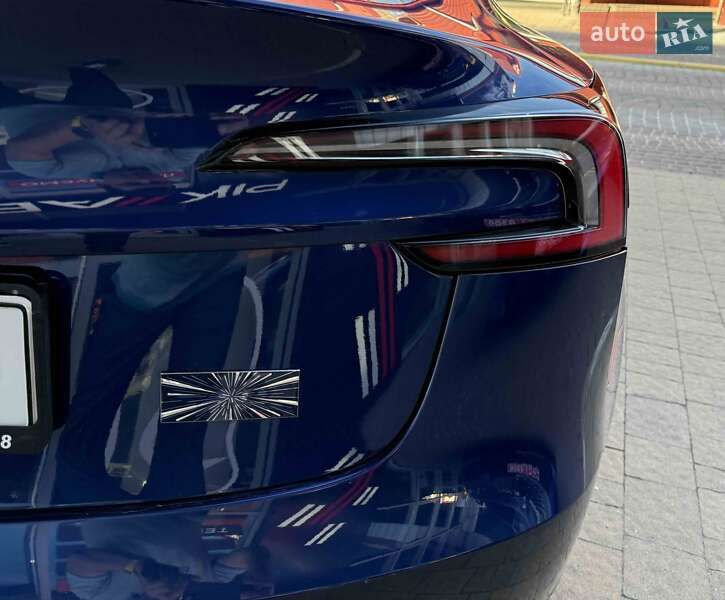 Седан Tesla Model 3 2024 в Львове