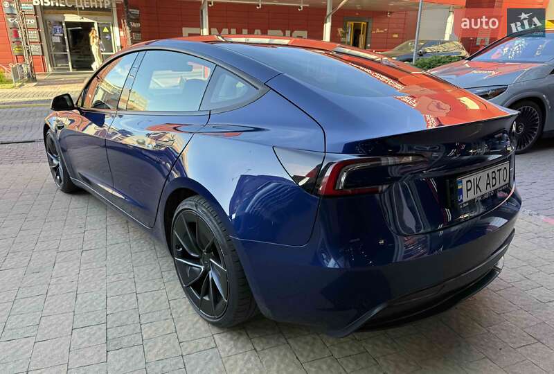 Седан Tesla Model 3 2024 в Львове