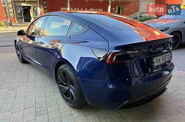Седан Tesla Model 3 2024 в 