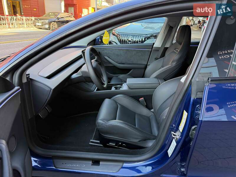 Седан Tesla Model 3 2024 в Львове