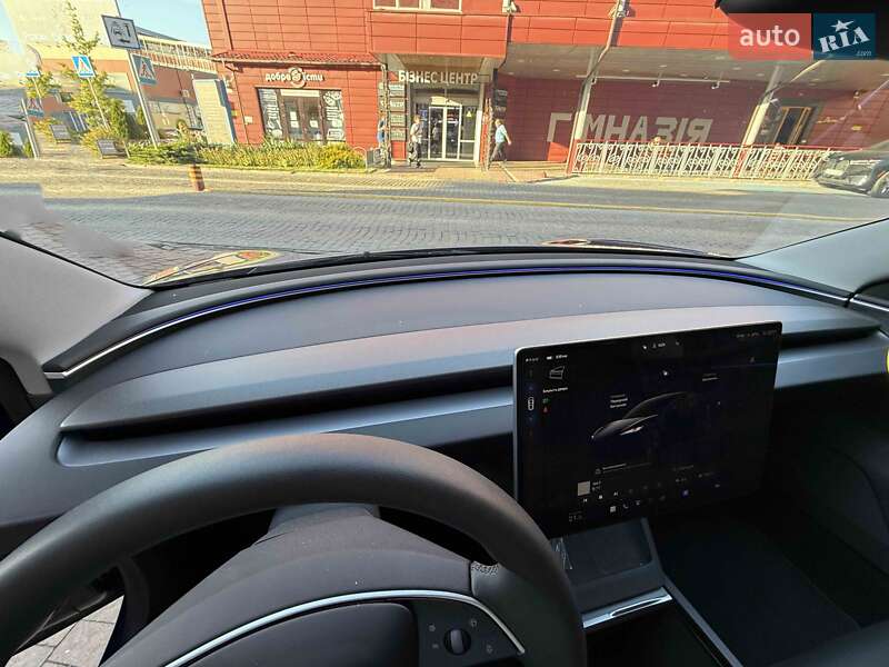 Седан Tesla Model 3 2024 в Львове