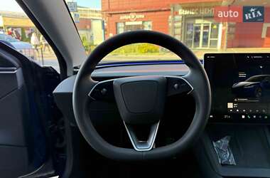 Седан Tesla Model 3 2024 в 
