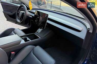 Седан Tesla Model 3 2024 в 