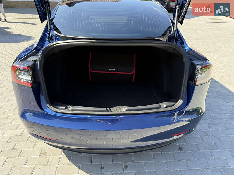 Седан Tesla Model 3 2019 в Львові