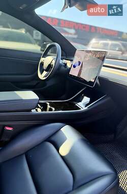 Седан Tesla Model 3 2021 в 
