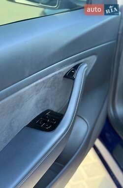 Седан Tesla Model 3 2021 в 