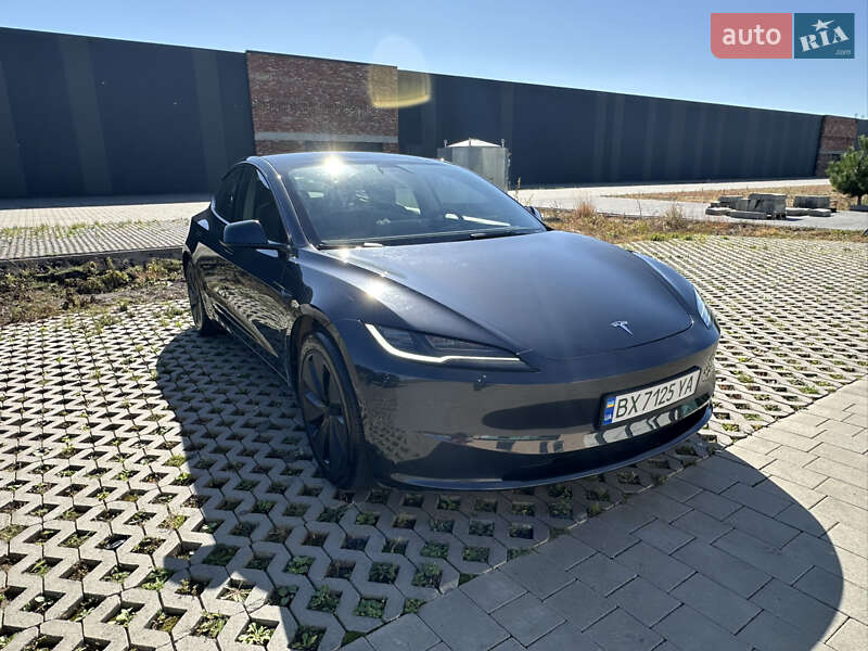 Седан Tesla Model 3 2024 в 