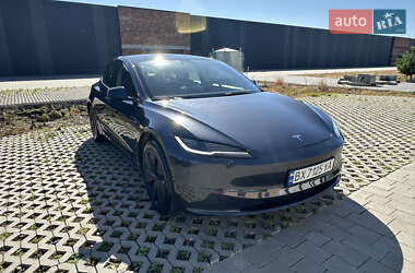 Седан Tesla Model 3 2024 в 