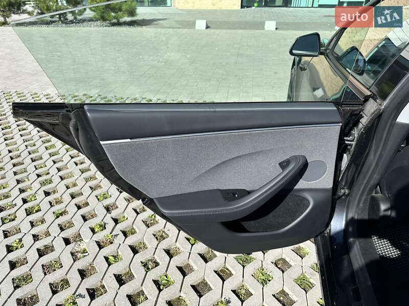 Седан Tesla Model 3 2024 в Хмельницком