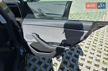 Седан Tesla Model 3 2024 в 