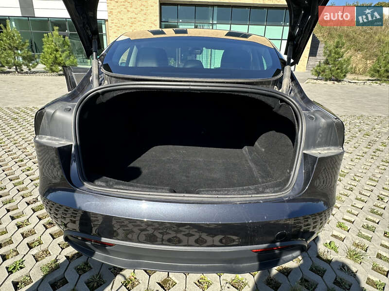 Седан Tesla Model 3 2024 в Хмельницком