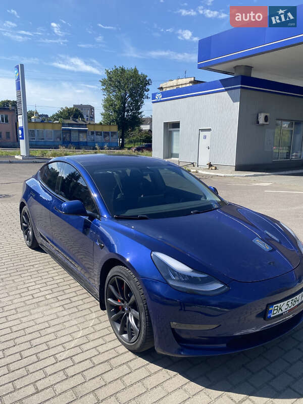 Седан Tesla Model 3 2018 в Рівному