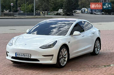 Седан Tesla Model 3 2017 в 