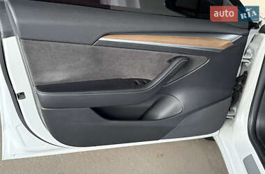 Седан Tesla Model 3 2017 в 
