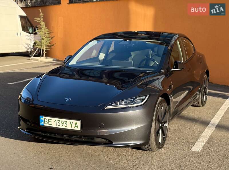 Седан Tesla Model 3 2024 в 