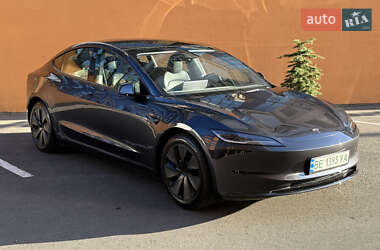 Седан Tesla Model 3 2024 в 