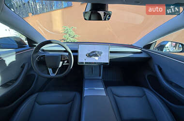 Седан Tesla Model 3 2024 в 