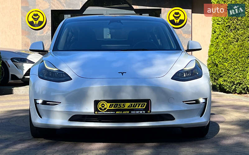 Седан Tesla Model 3 2022 в Львове