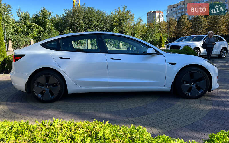 Седан Tesla Model 3 2022 в Львове